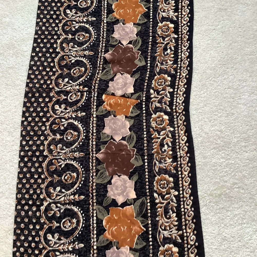 Rectangular Floral Scarf - Picture 7 of 8